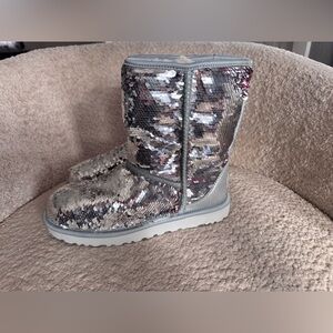 UGG Classic Short Silver Sparkles Sequin Sheepskin Boots Size US Size 8 Women’s